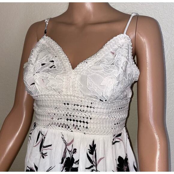 Love Tree dress mini white lace floral print fit flare spaghetti straps V-neck M - Picture 5 of 10